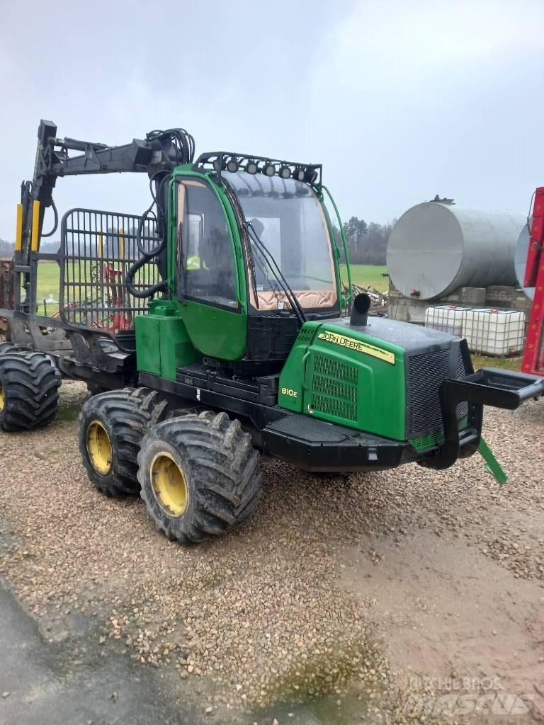 John Deere 810E Udkørselsmaskiner