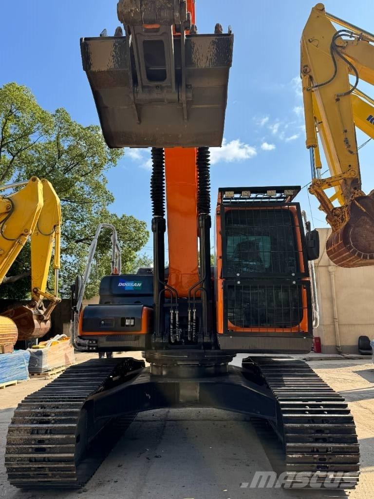 Doosan DX 225 Gravemaskiner på larvebånd