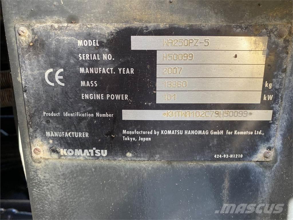 Komatsu WA250PZ-5 Læssemaskiner på hjul