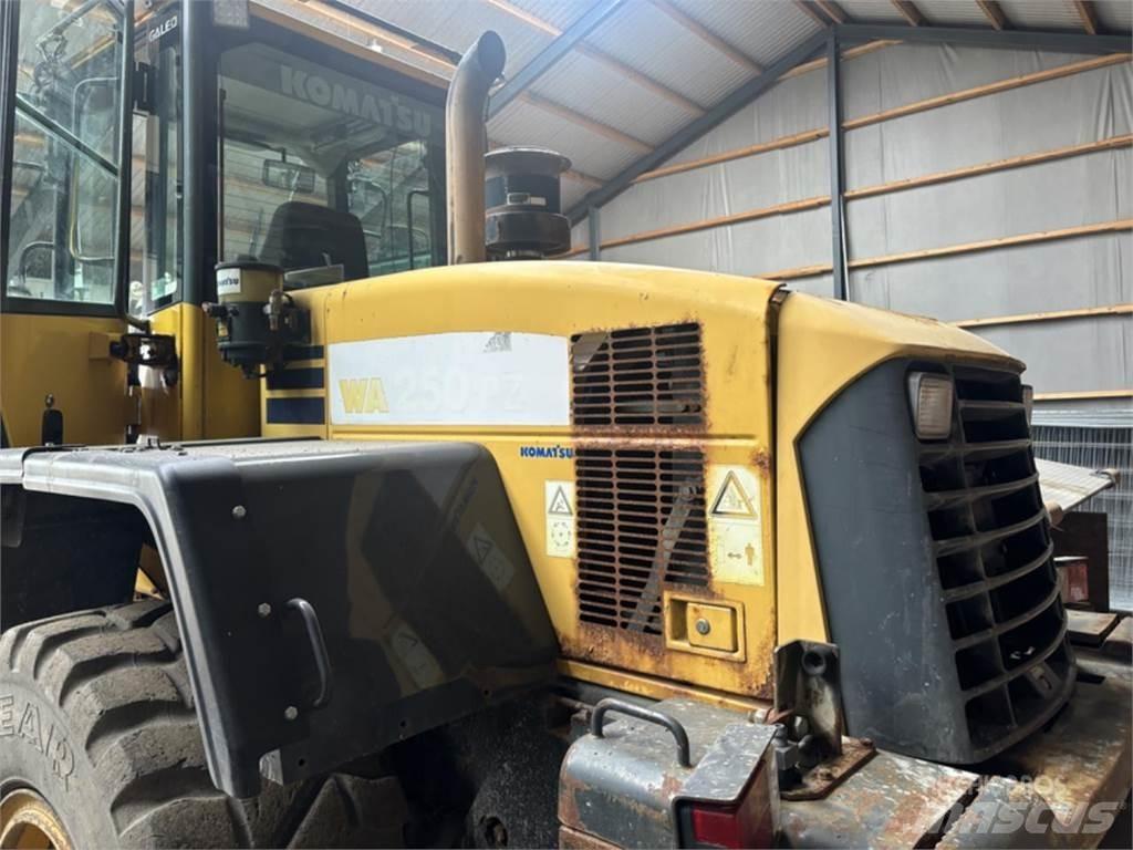 Komatsu WA250PZ-5 Læssemaskiner på hjul