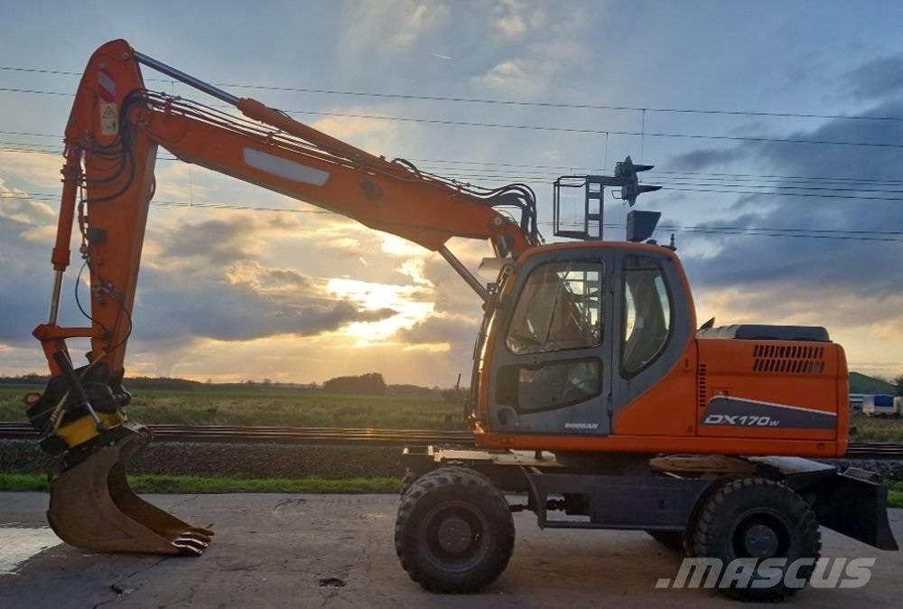Doosan DX 170 W Gravemaskiner på hjul