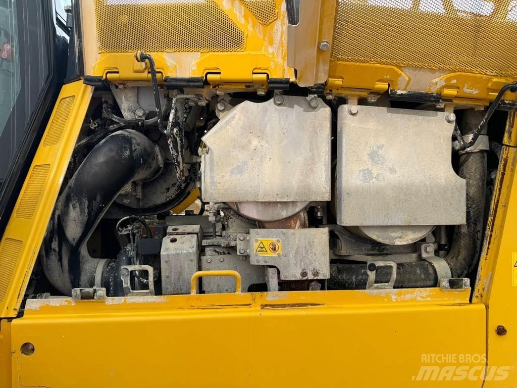 Komatsu D65PXi-18 Bulldozer på larvebånd