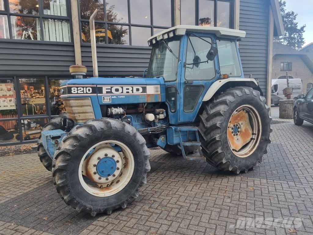 Ford 8210 Traktorer