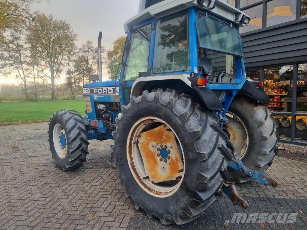 Ford 8210 Traktorer