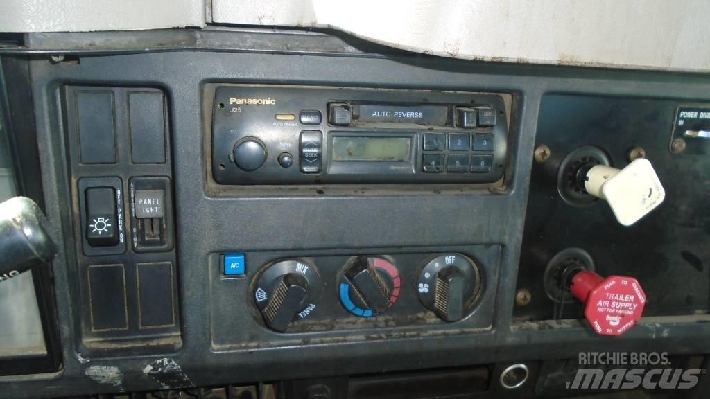International F 4900 Demonterbare/wirehejs lastbiler