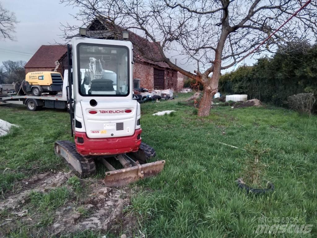 Takeuchi TB 225 Minigravemaskiner