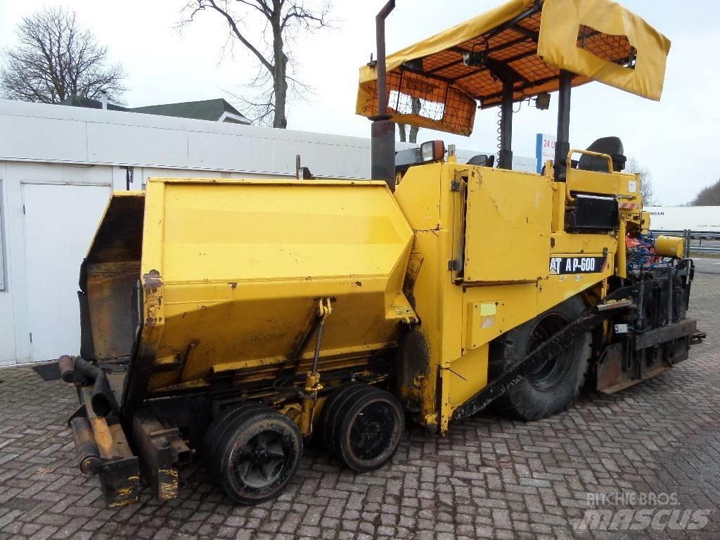 CAT AP 600 Asfaltudlæggere