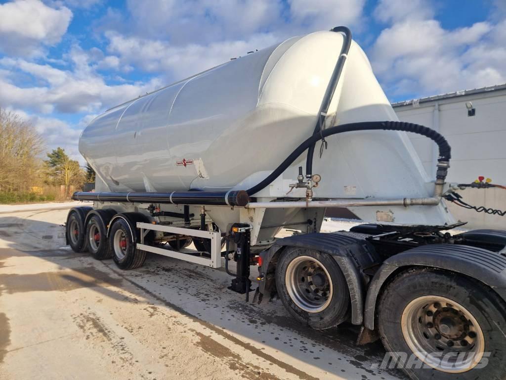 Spitzer SF 2737/2 P Semi-trailer med Tank