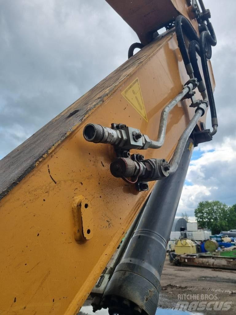 Liebherr R 922 Gravemaskiner på larvebånd