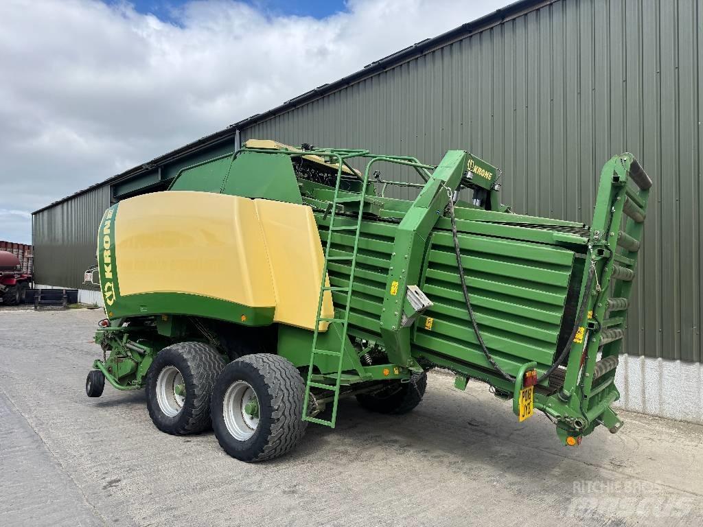 Krone Big Pack 12130 Pressere til firkantede baller