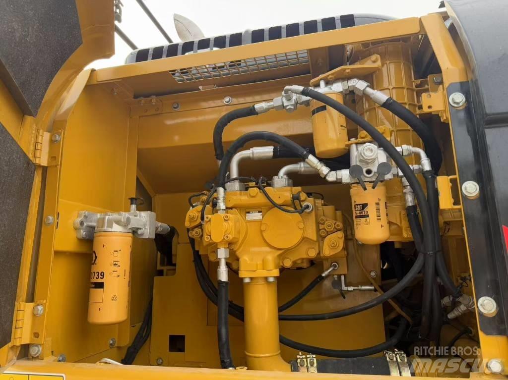 CAT 330 D L Gravemaskiner på larvebånd