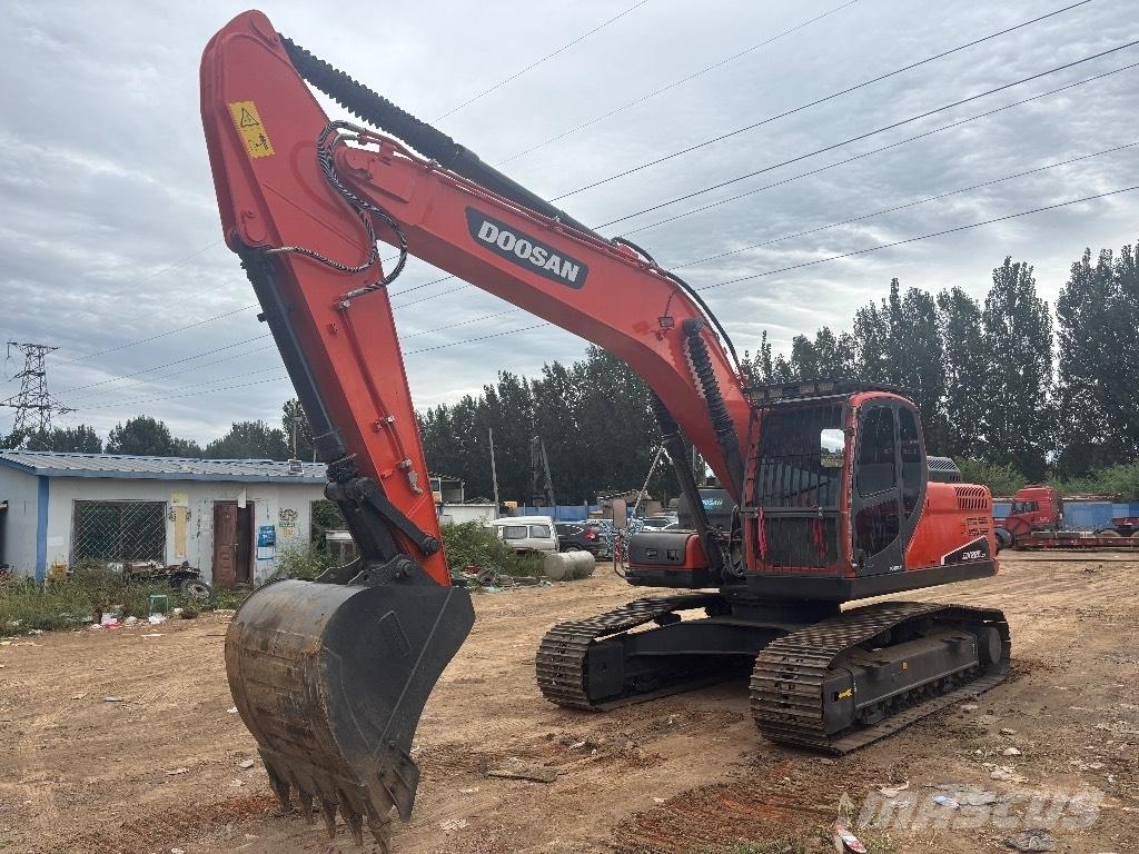 Doosan DX 225 Gravemaskiner på larvebånd