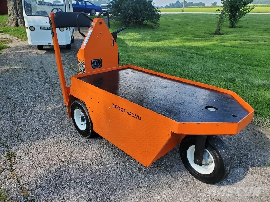 Taylor-Dunn SC100 Bugsertruck