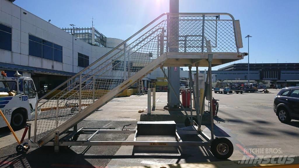  PASSENGER STAIRS Trucks - Andet