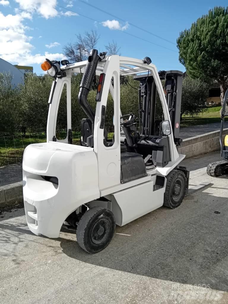 UniCarriers DX 25 Diesel gaffeltrucks