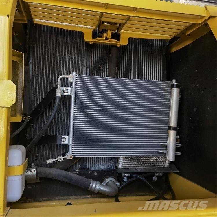 Komatsu PC200-8 Gravemaskiner på larvebånd