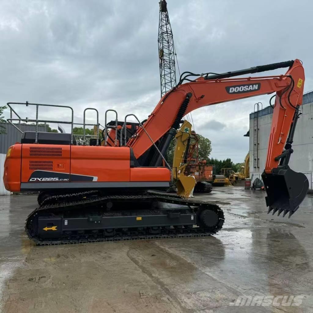 Doosan DX 225 LC Gravemaskiner på larvebånd