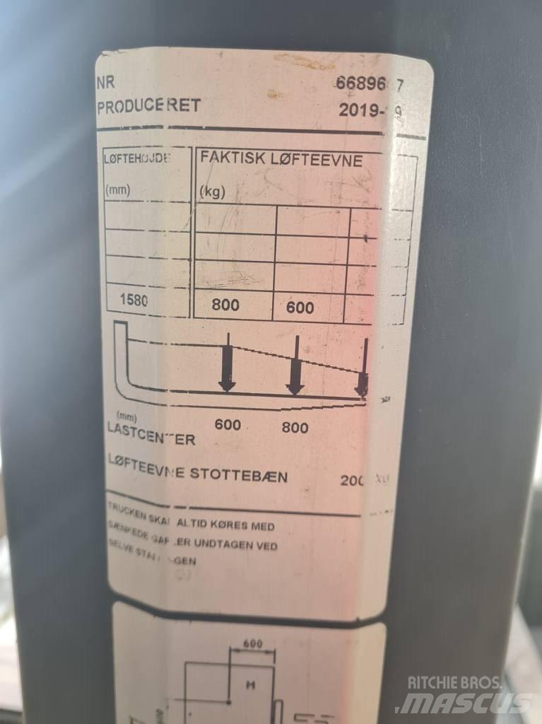 Toyota SWE080L Gaffelstabler med gående fører
