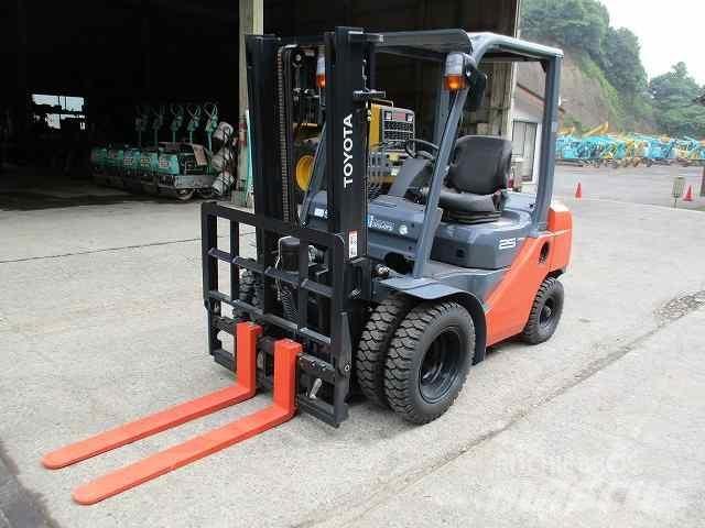 Toyota 8FD25 Gaffeltrucks - andre