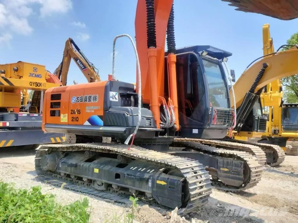 Hitachi ZX 210 Gravemaskiner på larvebånd