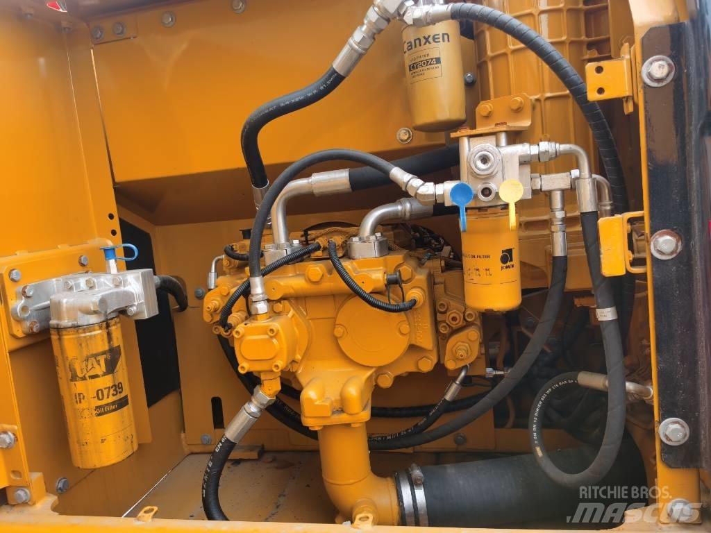CAT 320 D2 Gravemaskiner på larvebånd