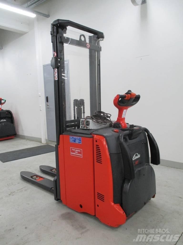 Linde L 12 AP Selvkørende stablere