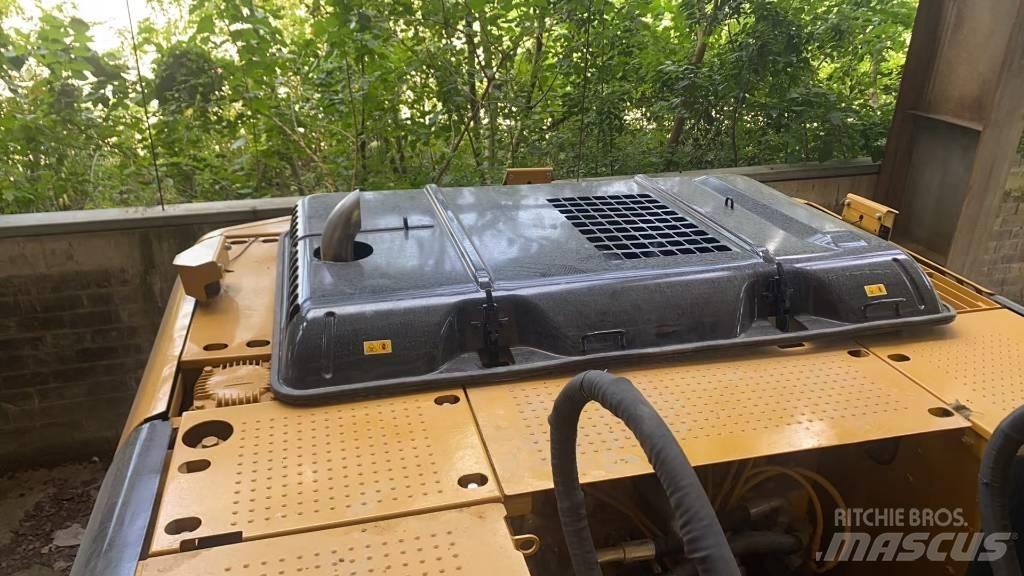CAT 320D2L Gravemaskiner på larvebånd
