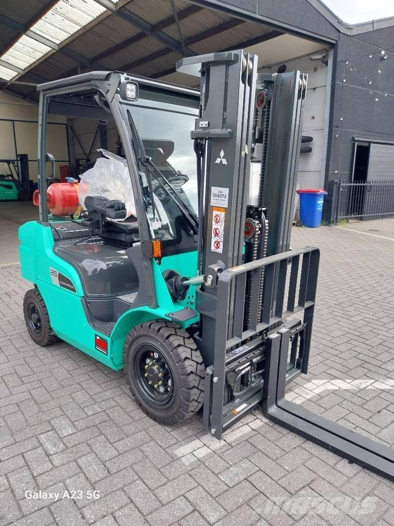Mitsubishi FG 25 N LPG gaffeltrucks