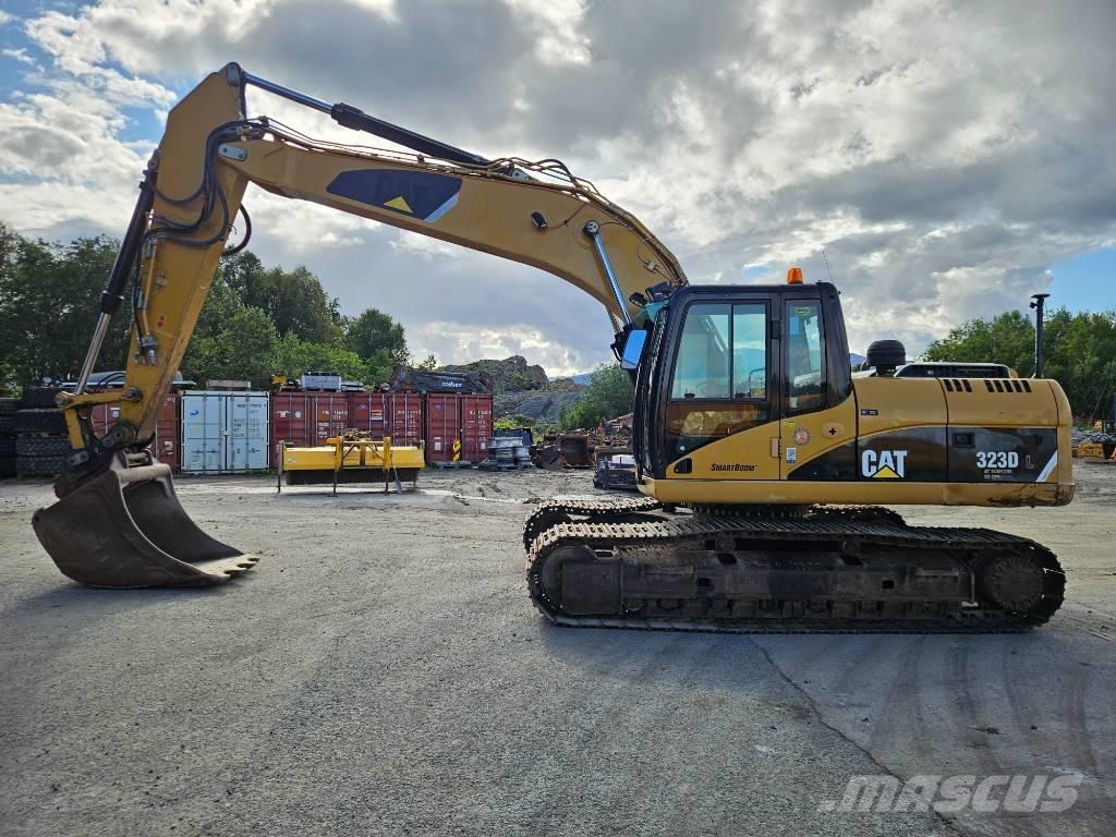 CAT 323 Gravemaskiner på larvebånd