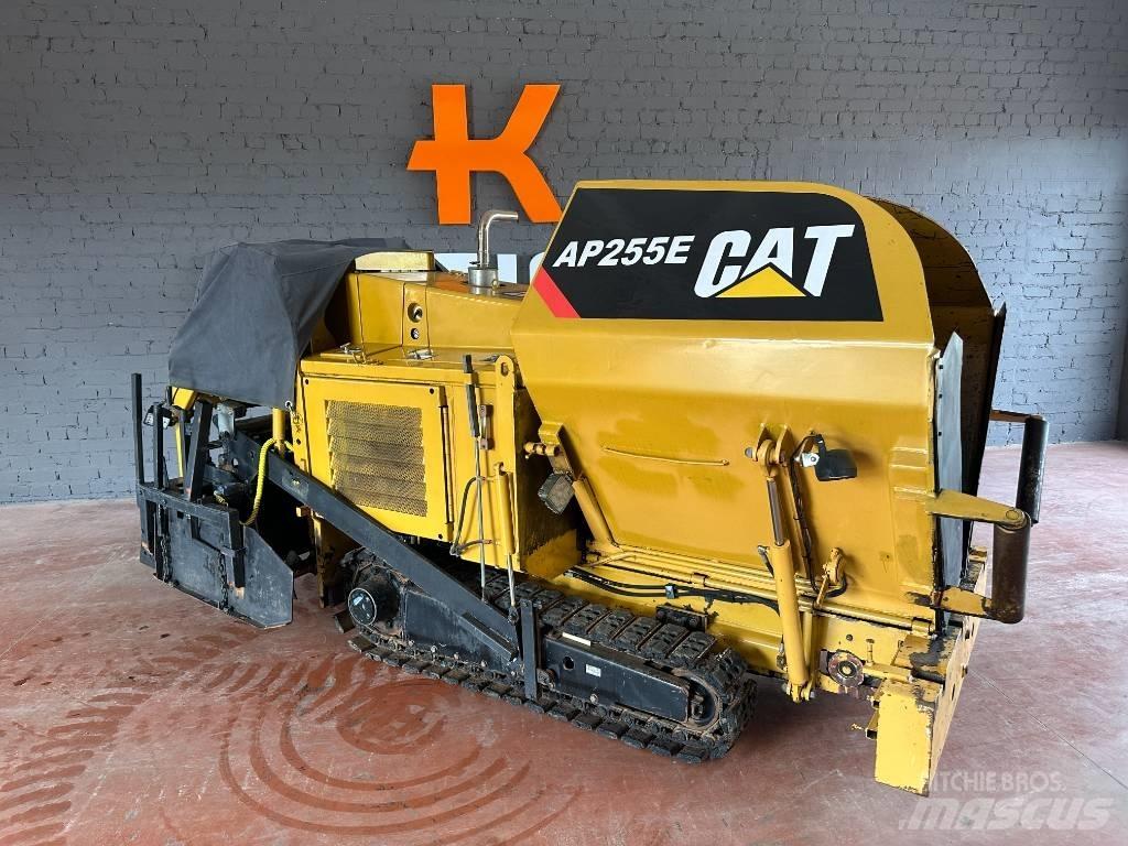 CAT AP 255 E Asfaltudlæggere