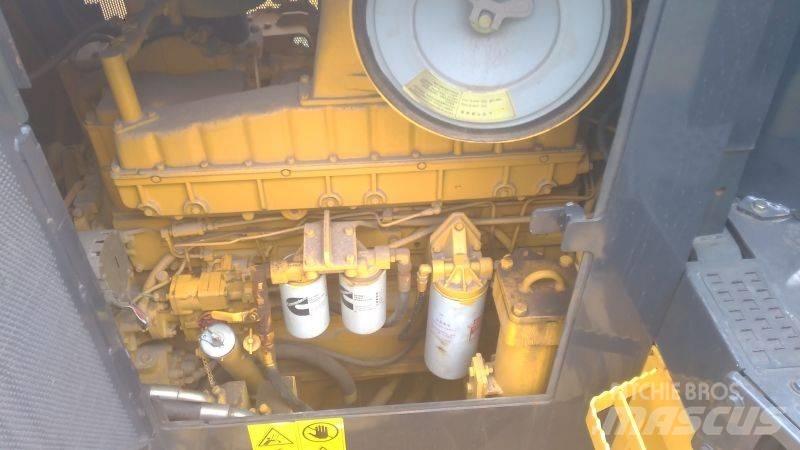 Shantui SD 32 Bulldozer på larvebånd