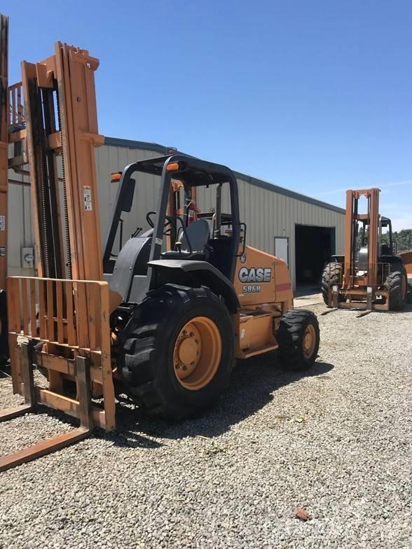 CASE 586H Terrængående gaffeltruck