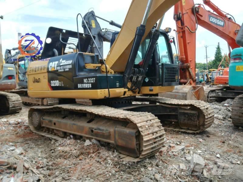 CAT 323 D L Gravemaskiner på larvebånd
