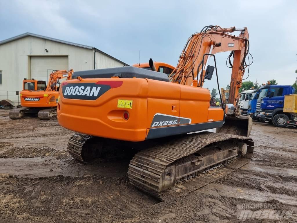 Doosan DX 255 LC Gravemaskiner på larvebånd