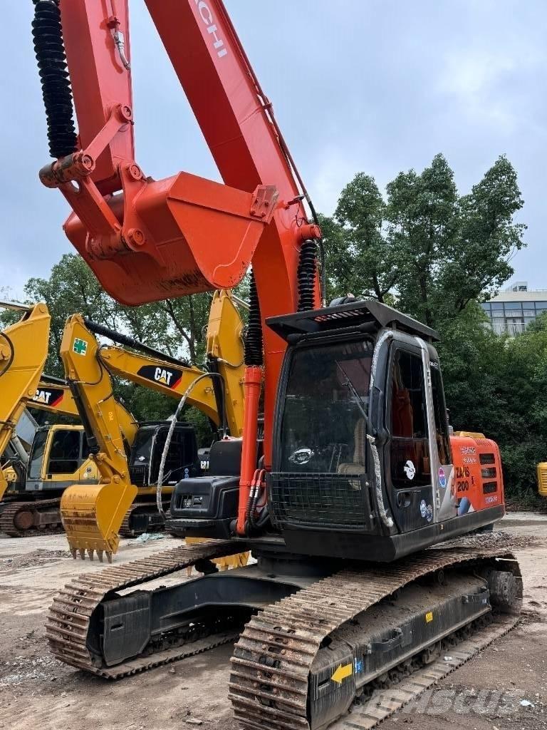 Hitachi ZX 200 Gravemaskiner på larvebånd
