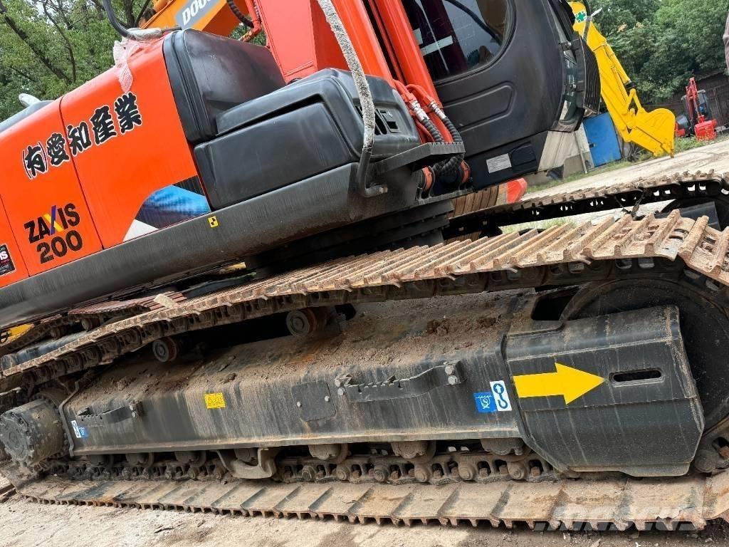 Hitachi ZX 200 Gravemaskiner på larvebånd