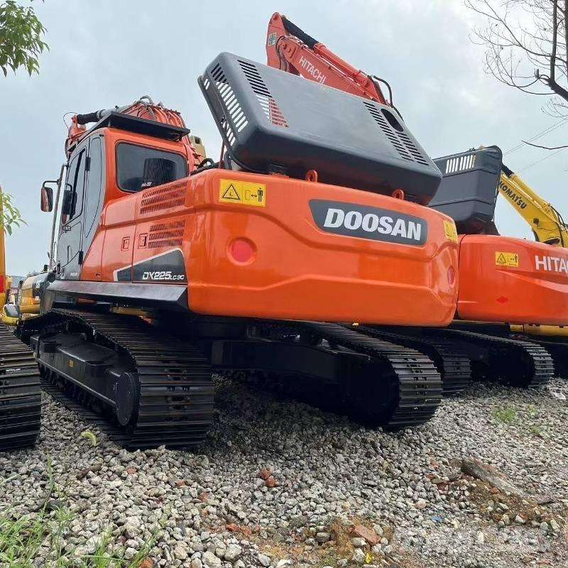 Doosan DX225 Gravemaskiner på larvebånd