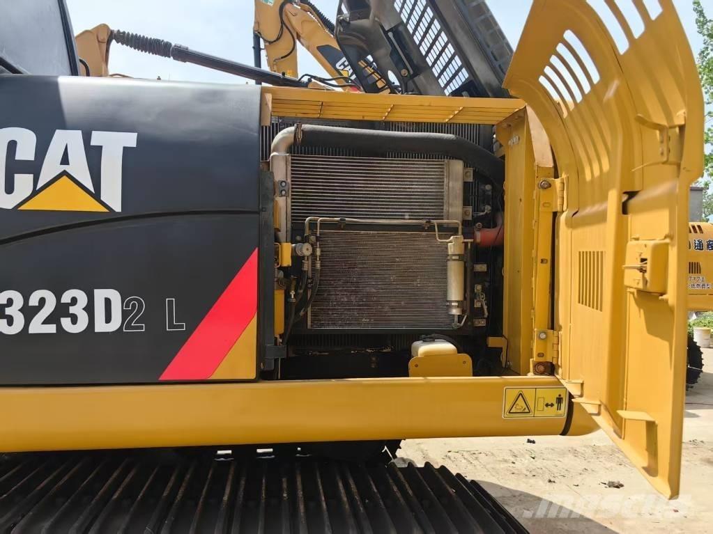 CAT 323 D Gravemaskiner på larvebånd
