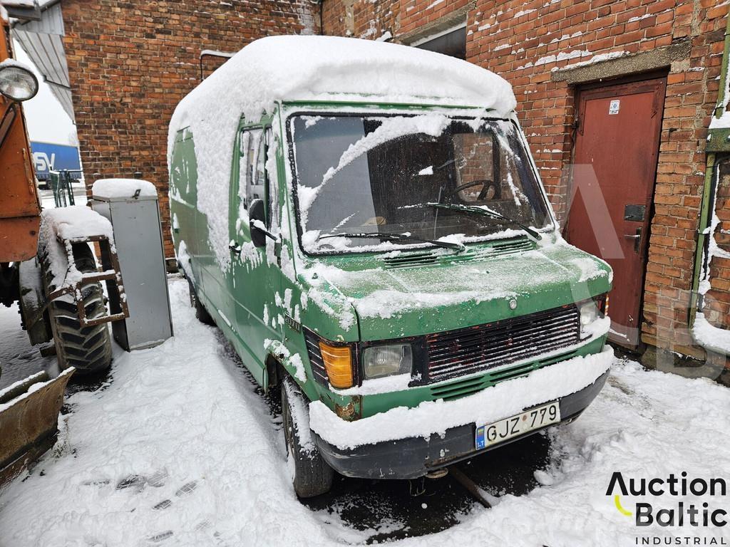 Mercedes-Benz 207D Varevogne