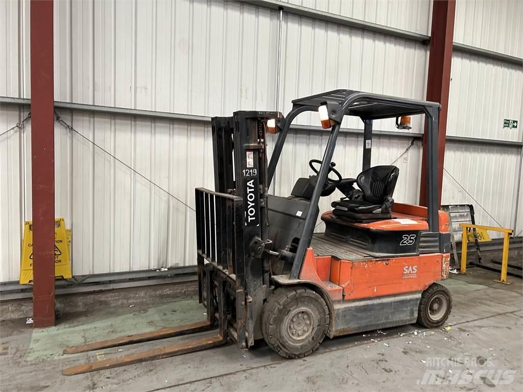 Toyota 7FBMF25 El gaffeltrucks