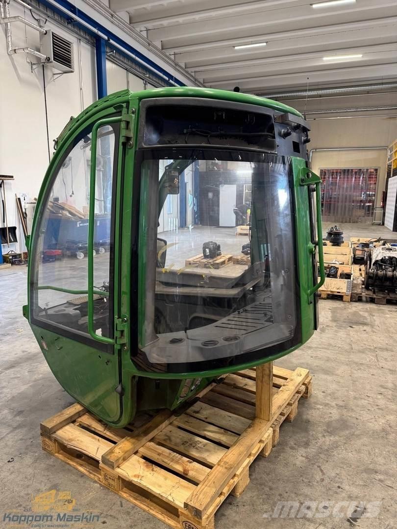 John Deere 1210E Kabiner og interiør