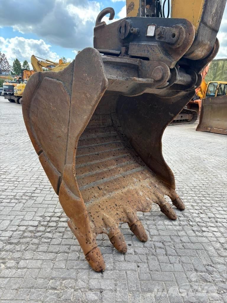 CAT 330 B L Gravemaskiner på larvebånd