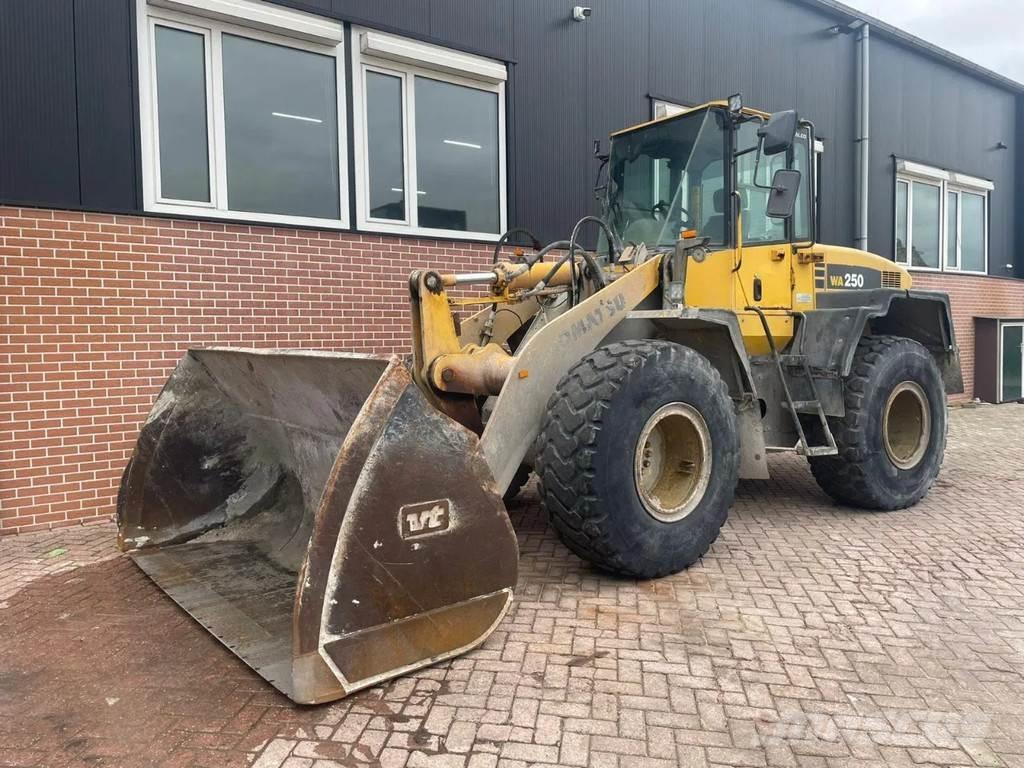 Komatsu WA250-5 Læssemaskiner på hjul