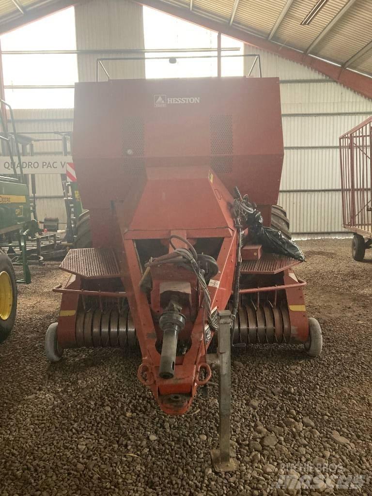 Hesston 4900 Pressere til firkantede baller