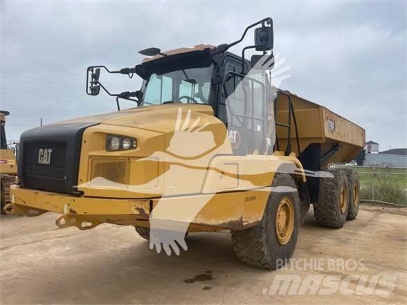 CAT 730 Terrængående lastbiler