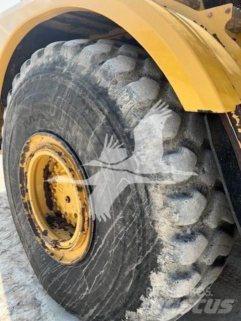 CAT 740B Terrængående lastbiler