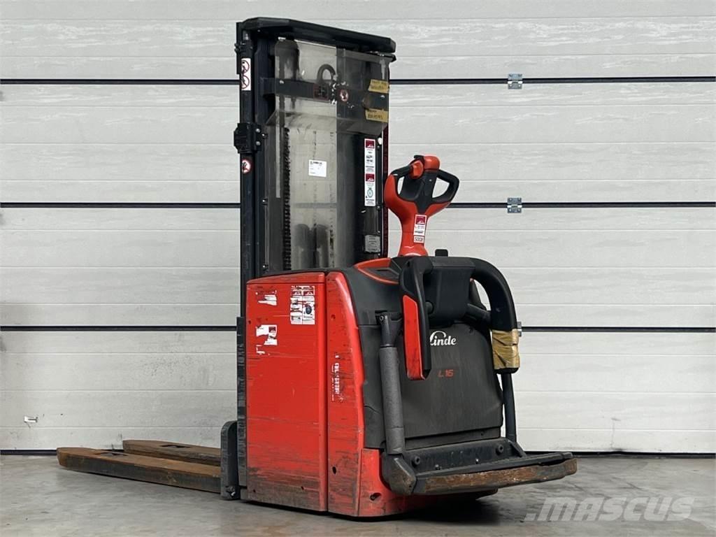 Linde L16AP Selvkørende stablere