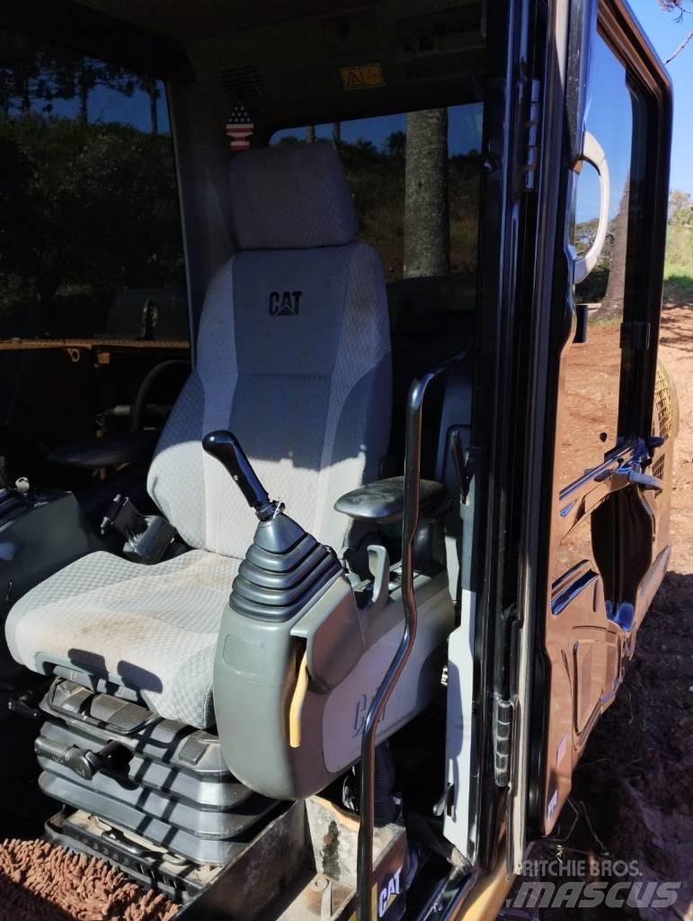 CAT 320D2 Gravemaskiner på larvebånd