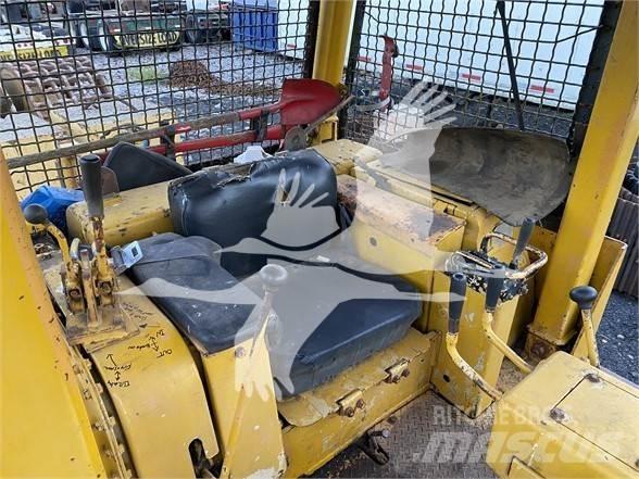 Komatsu D65E-6 Bulldozer på larvebånd