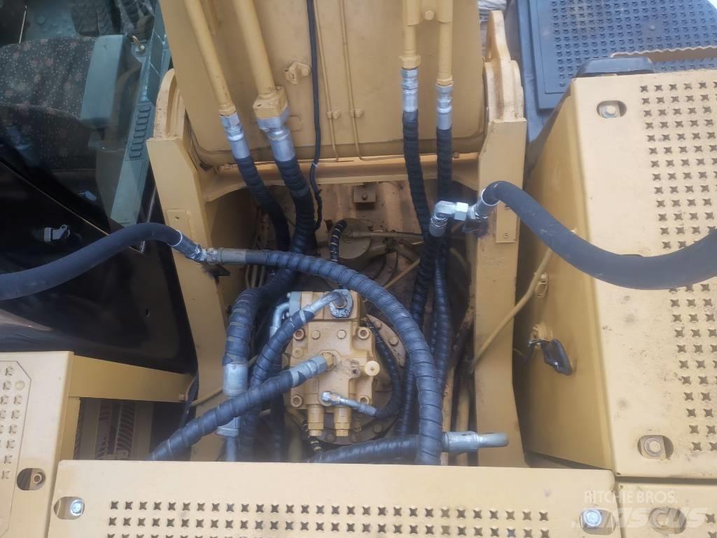 CAT 330 D Gravemaskiner på larvebånd